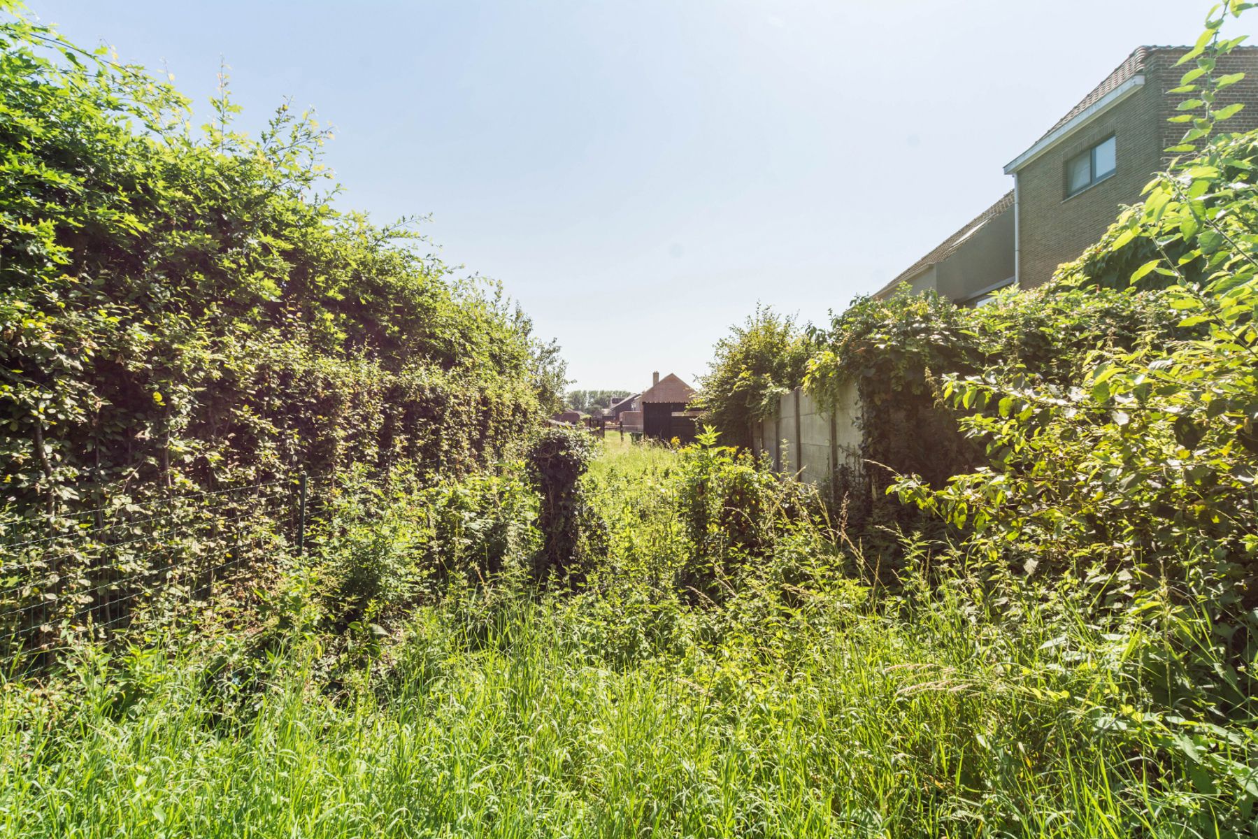 Zeer goed en mooi gelegen driegevelwoning met garage en tuin foto 8