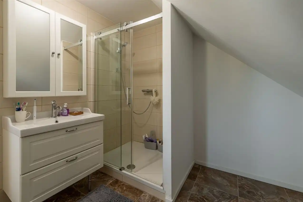 villastijl,vernieuwd in 2018, label D, mooi perceel foto 23