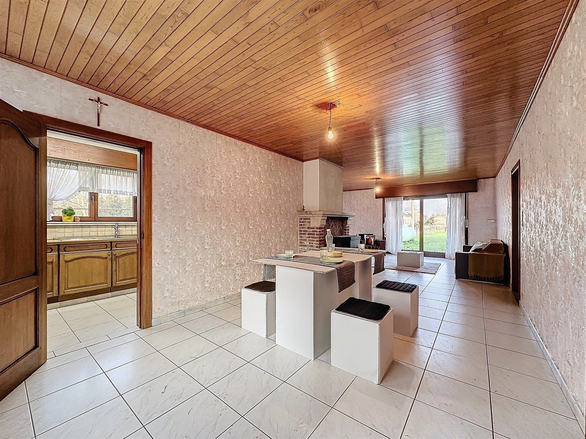 Verzorgde woning met garage en grote bijgebouwen op prachtig perceel van 2435m².  foto 7