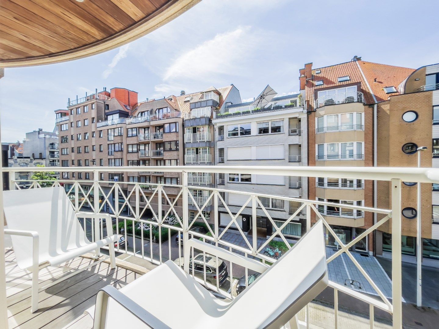 Zuidgericht en zeer centraal gelegen appartement met zonnig terras. Parking in de residentie mogelijk. foto 1