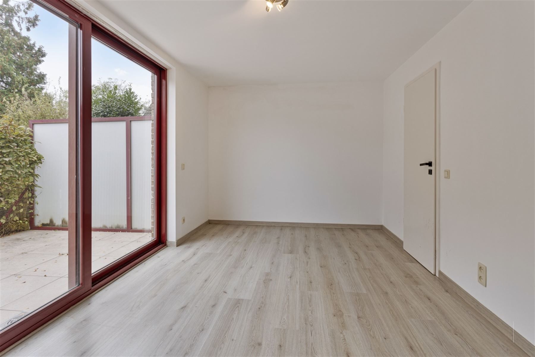 Gerenoveerd gelijkvloers appartement met 2 slpkrs foto 10