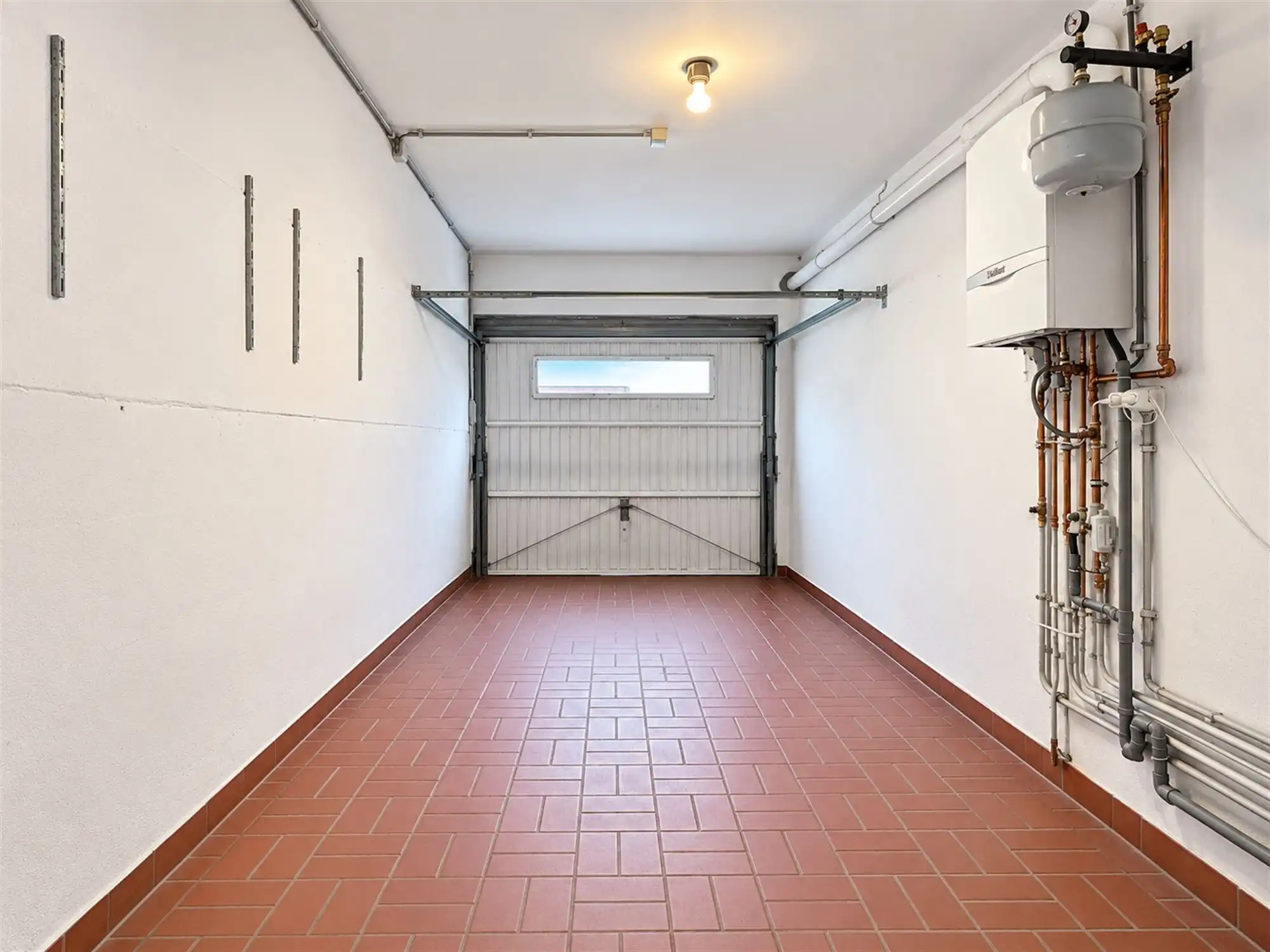 Gelijkvloers appartement met 2 slpk, garage en tuintje foto 13