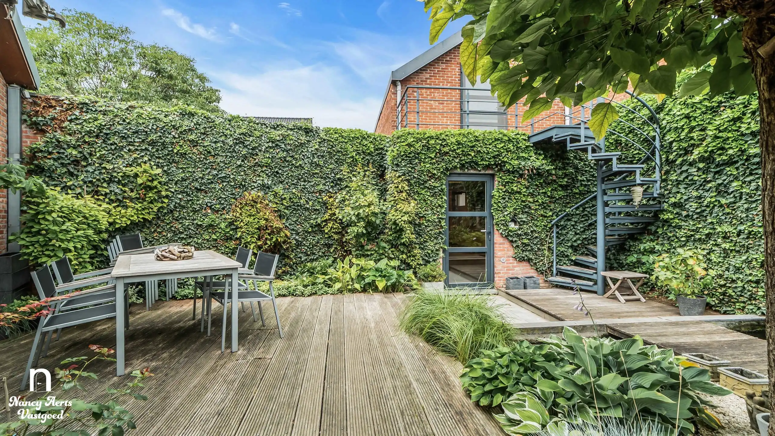 Verrassend ruime woning met praktijkruimte en gezellige tuin foto 20