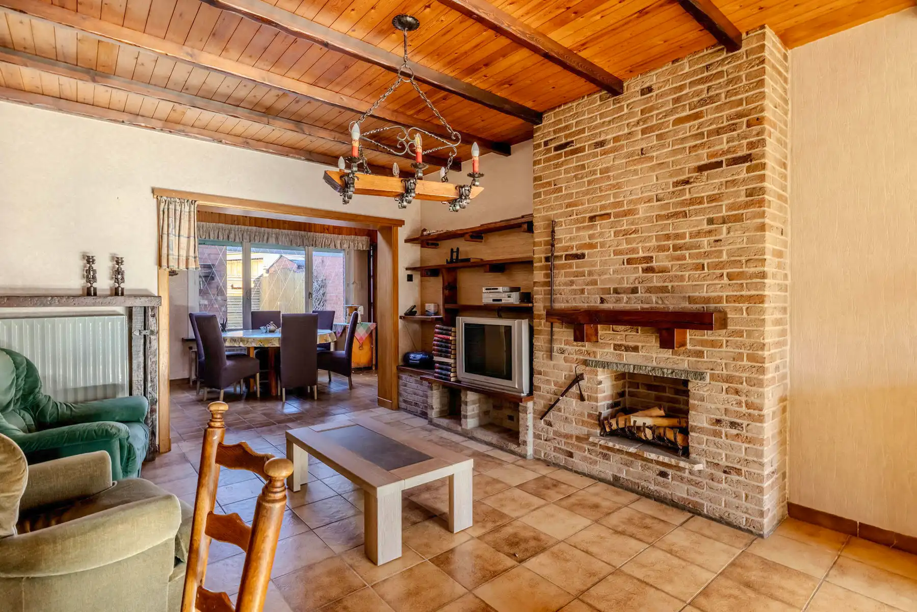 Te renoveren woning met 3 slpk, inpandige garage en tuin foto 4