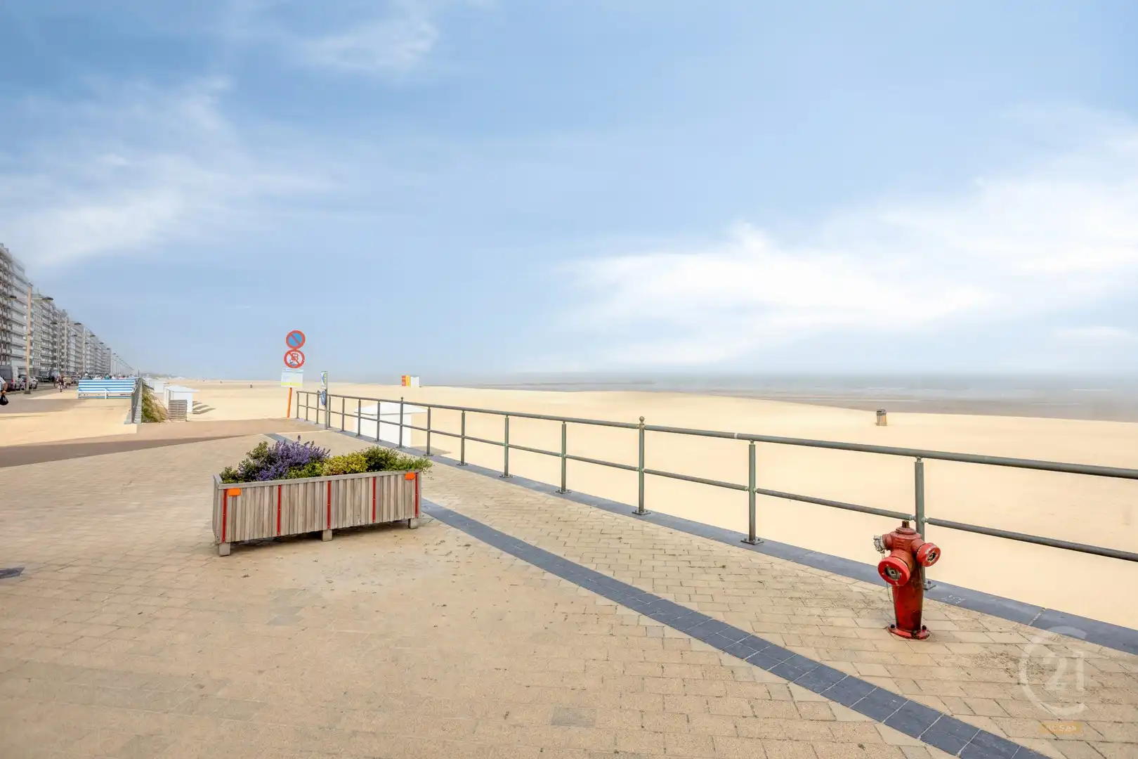 Instapklaar appartement met zijdelings zeezicht op toplocatie in Middelkerke foto 2