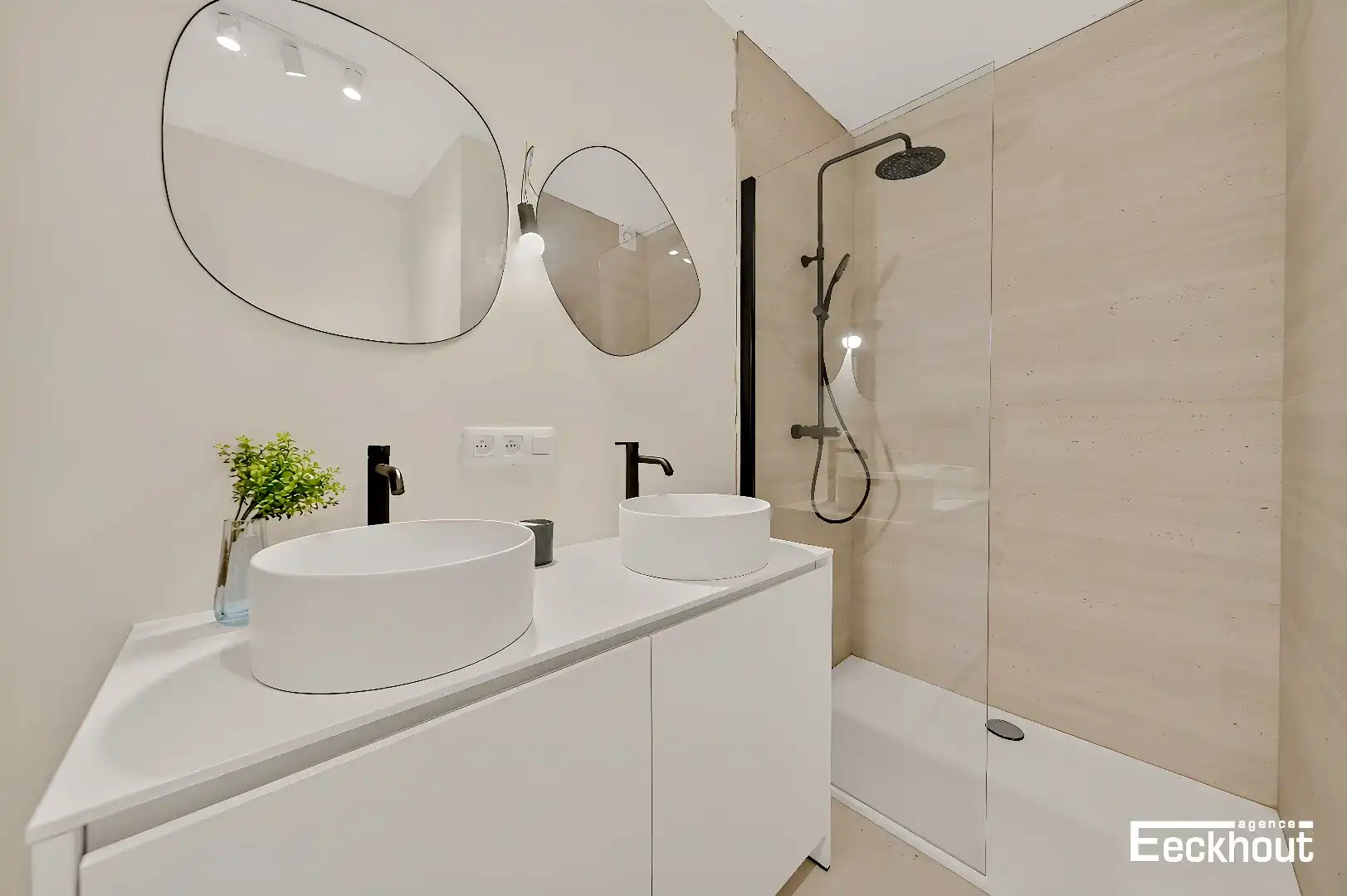 Prachtig gerenoveerd appartement met 3 slaapkamers en terrassen! foto 10