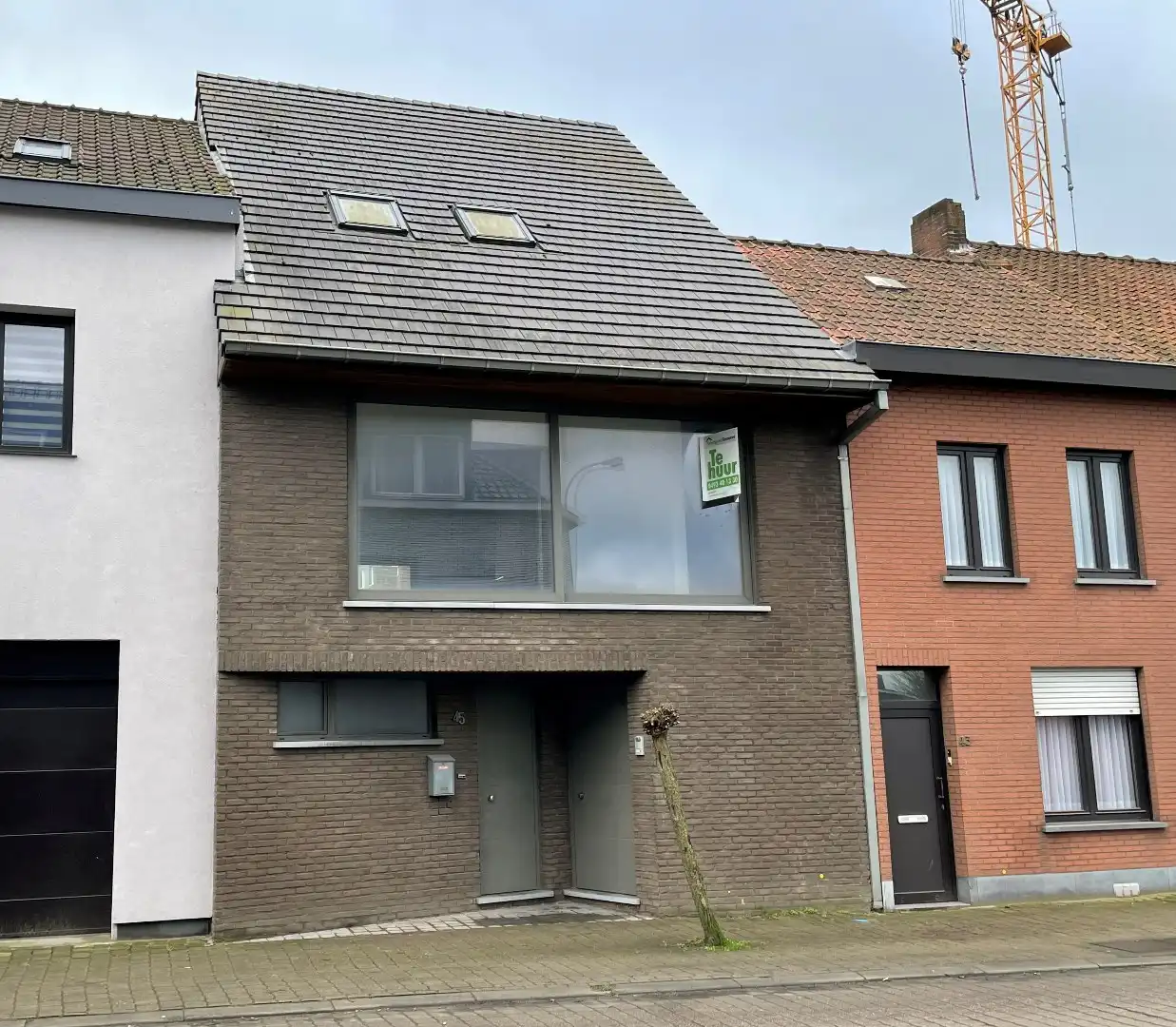 Ruime  woning met 4 slaapkamers en terras in centrum Tielt foto {{pictureIndex}}