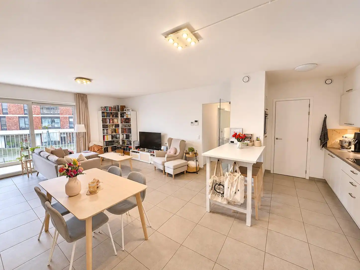 Ruim en energiezuinig appartement met  terras te Aalter! foto 4
