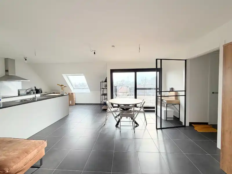 ENERGIEZUINIG DAKAPPARTEMENT MET TWEE SLAAPKAMERS EN GARAGE TE HUUR foto 4