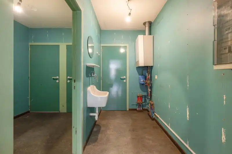 Commerciële ruimte / kantoorruimte in het centrum van Sint-Eloois-Vijve! foto 7