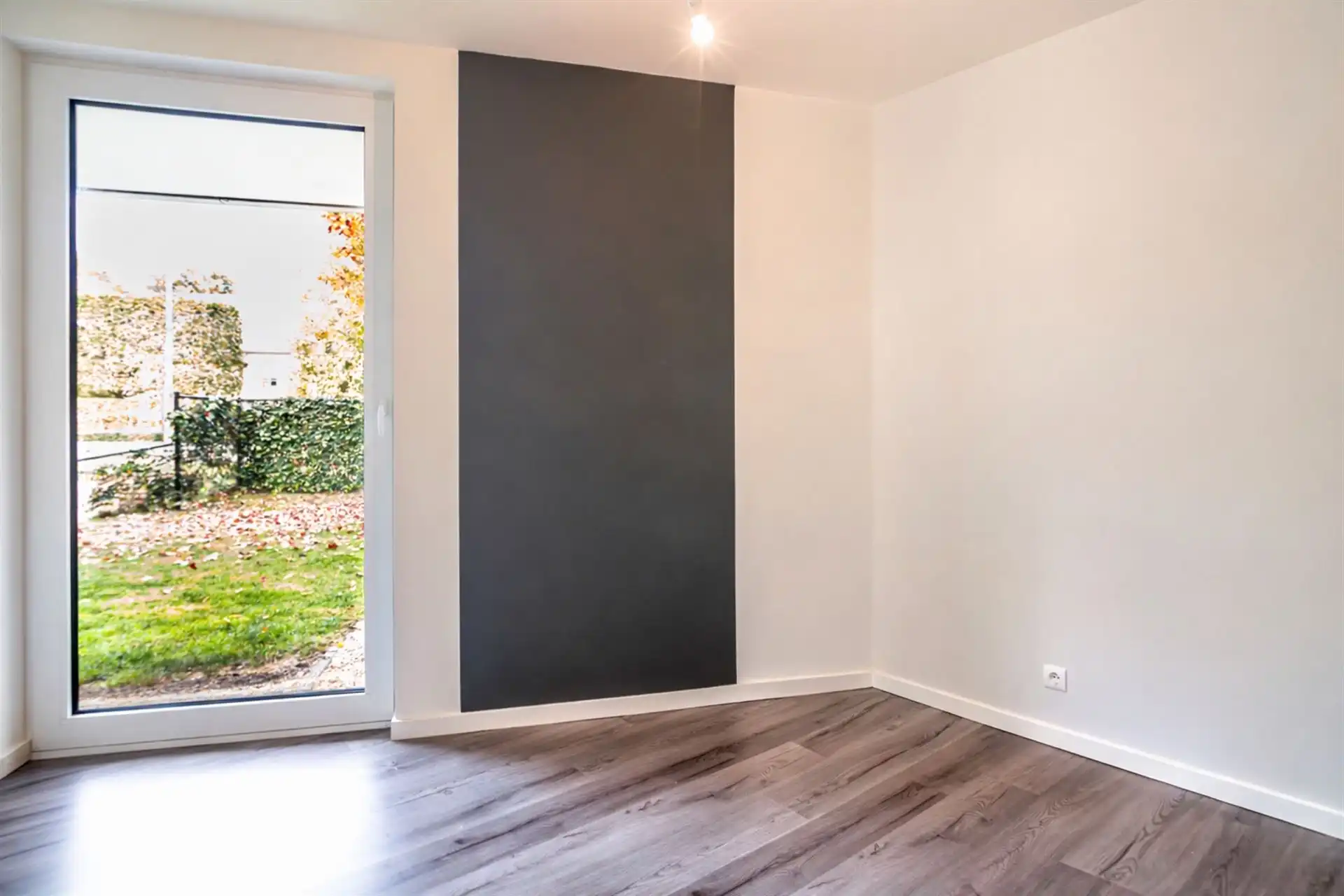 Lichtrijk gelijkvloers appartement met terras en tuinzicht foto 18