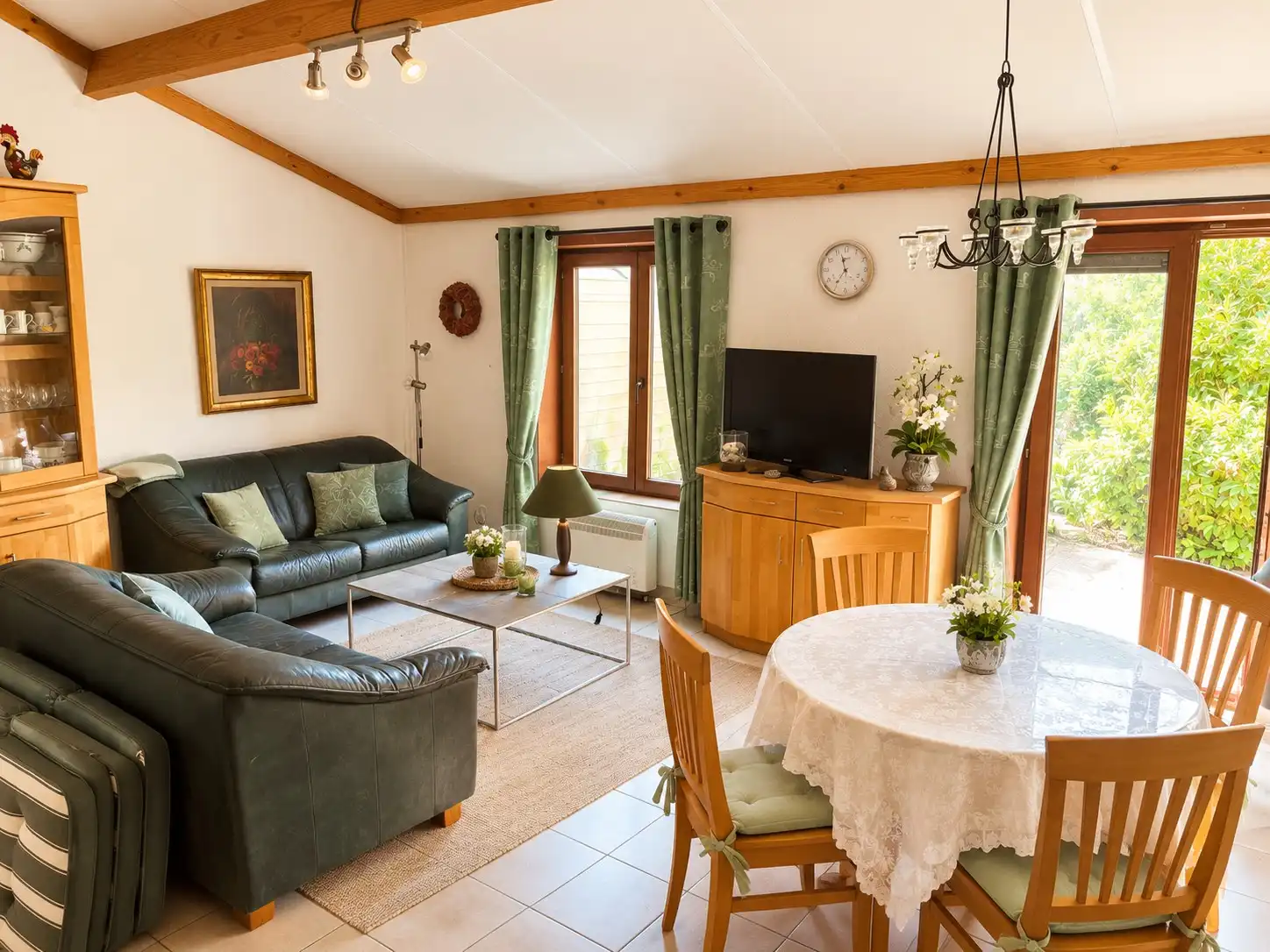 Charmante, licht op te frissen polderwoning te De Haan. foto 2
