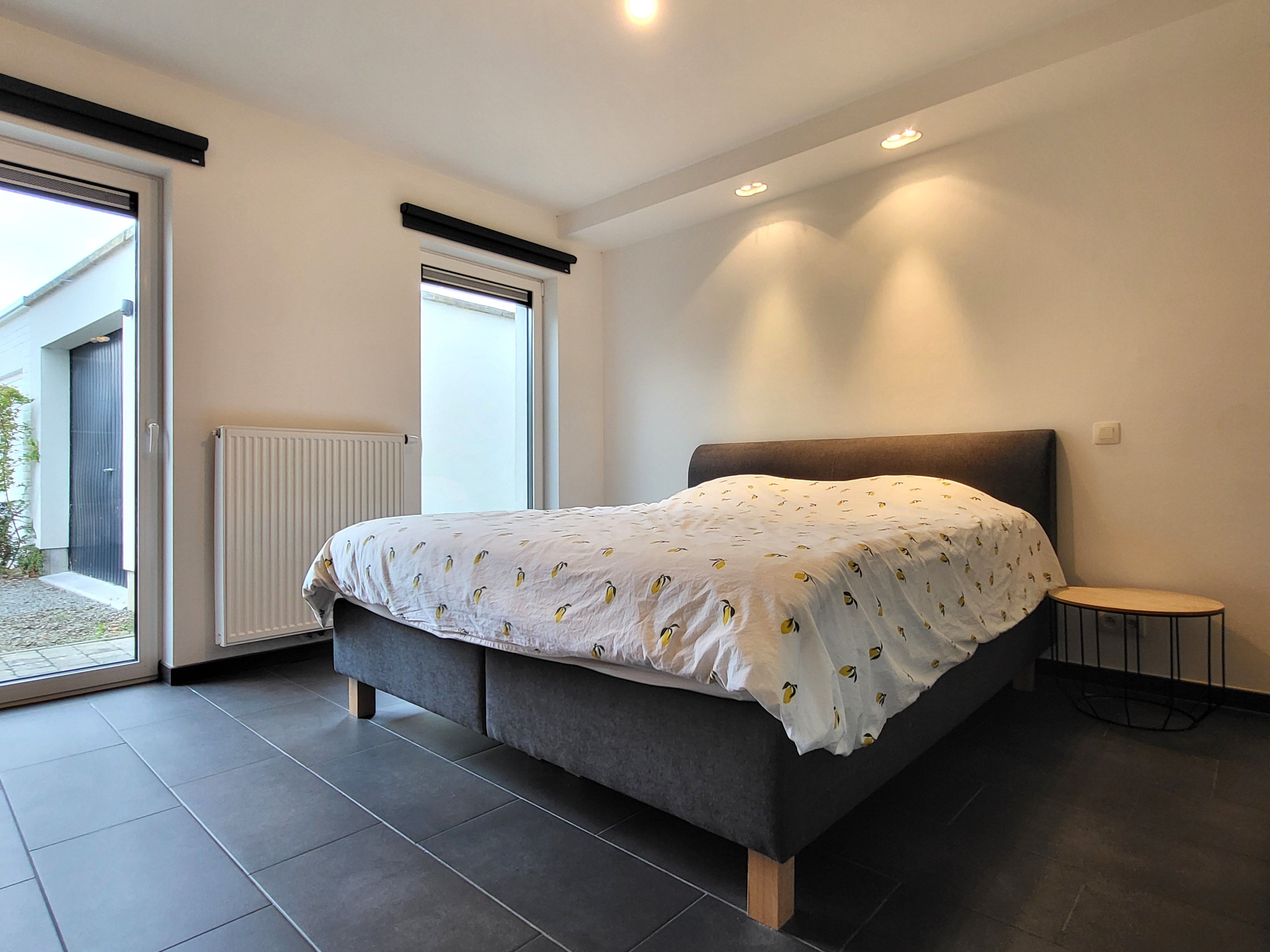 Prachtig gerenoveerde woning in 2015 op 428m² met zonnepanelen, zonnige tuin en 2 garages.  foto 27