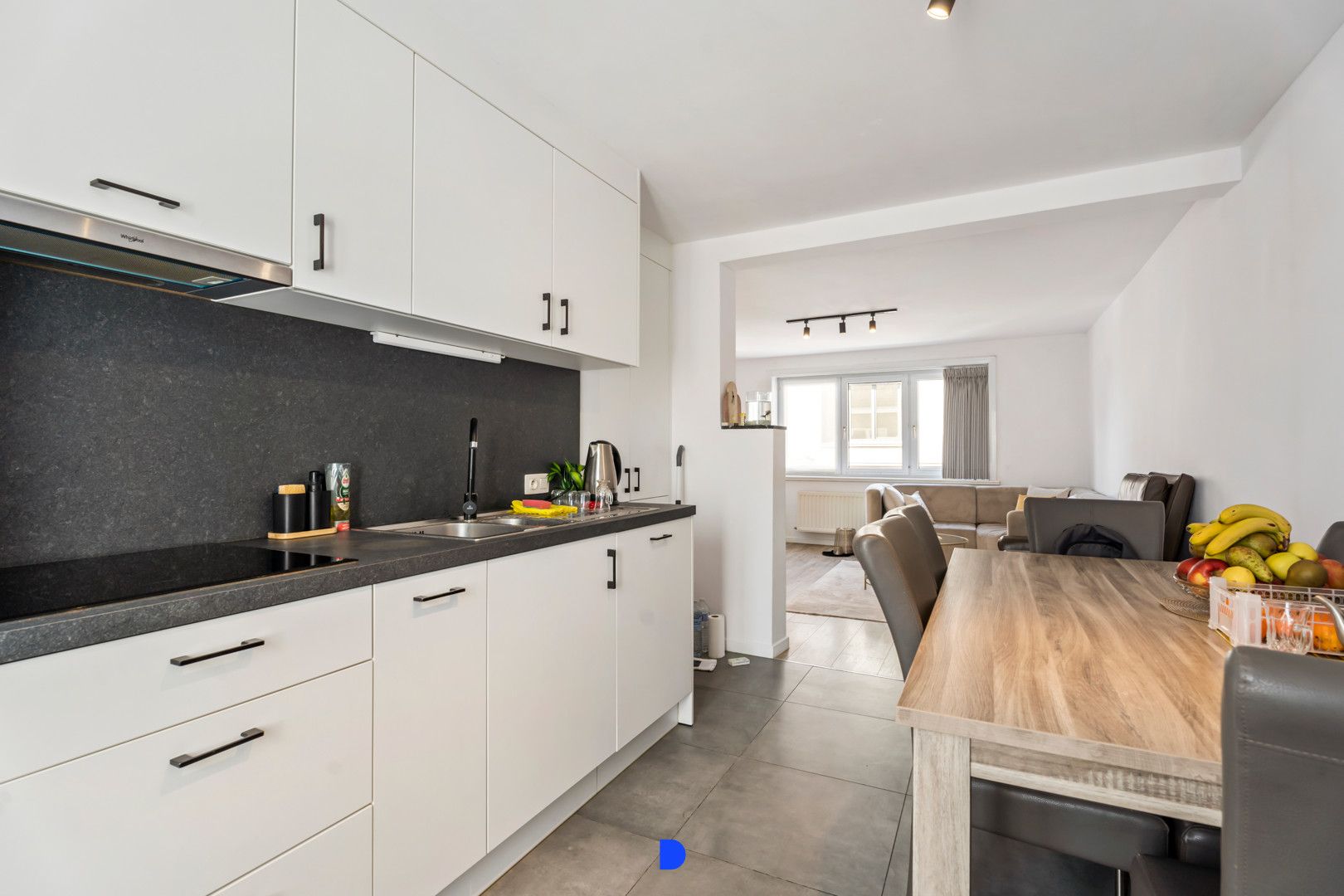 Instapklare kantoorruimte met appartement centrum Meulebeke foto 17