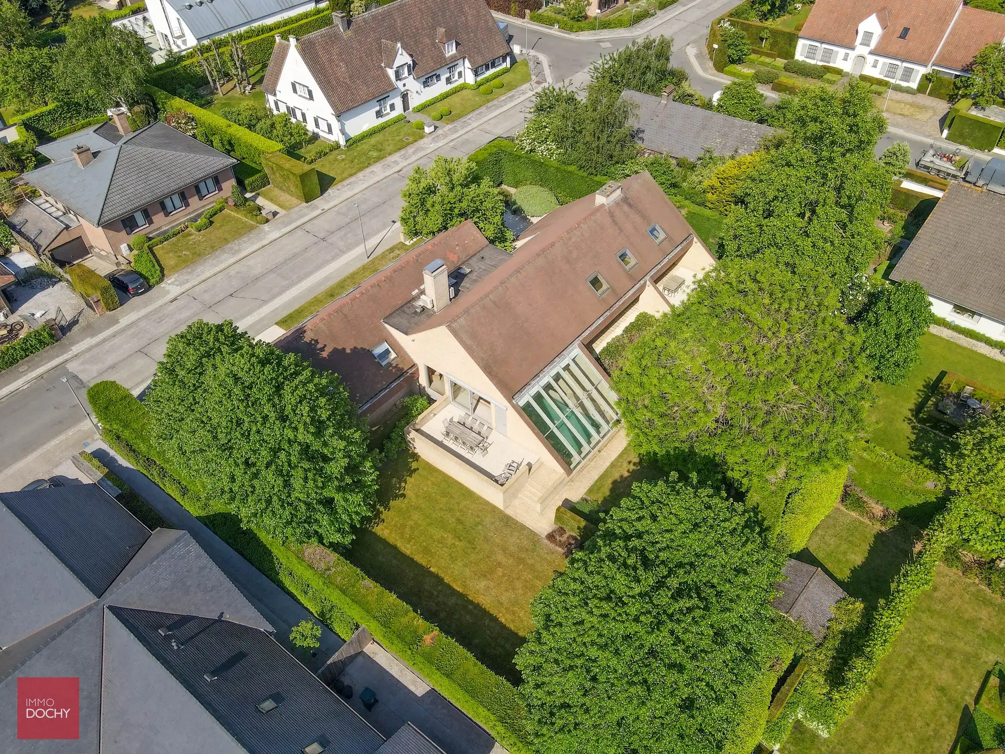 Ruime villa op toplocatie met binnenzwembad en praktijruimte foto 4