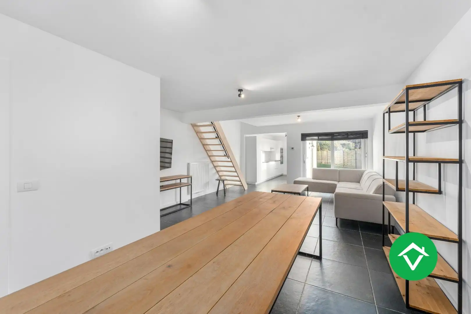 Volledig vernieuwde woning met 3 slaapkamers en bijgebouw in centrum Koekelare foto 6