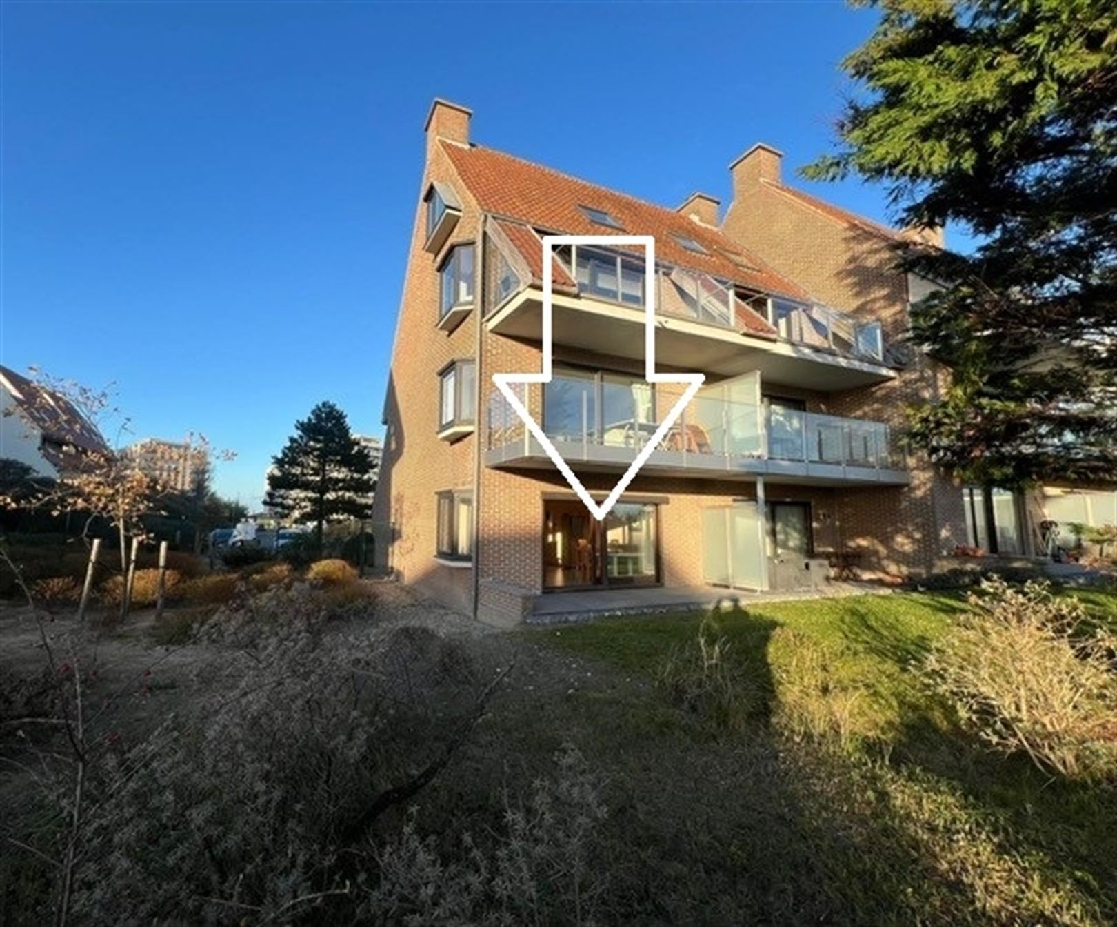 Zuidgericht appartement met groot terras en prachtig duinenzicht op toplocatie! foto 2