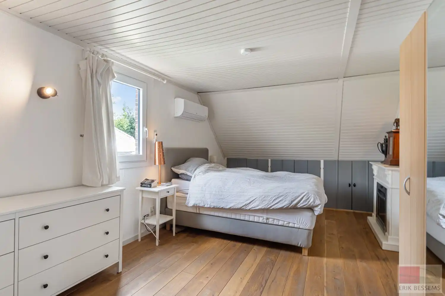 Prachtig gerenoveerde woning/landhuis (van 2011 t.e.m. 2025) gelegen op een ruim perceel van maar liefst circa 6000m2 foto 16