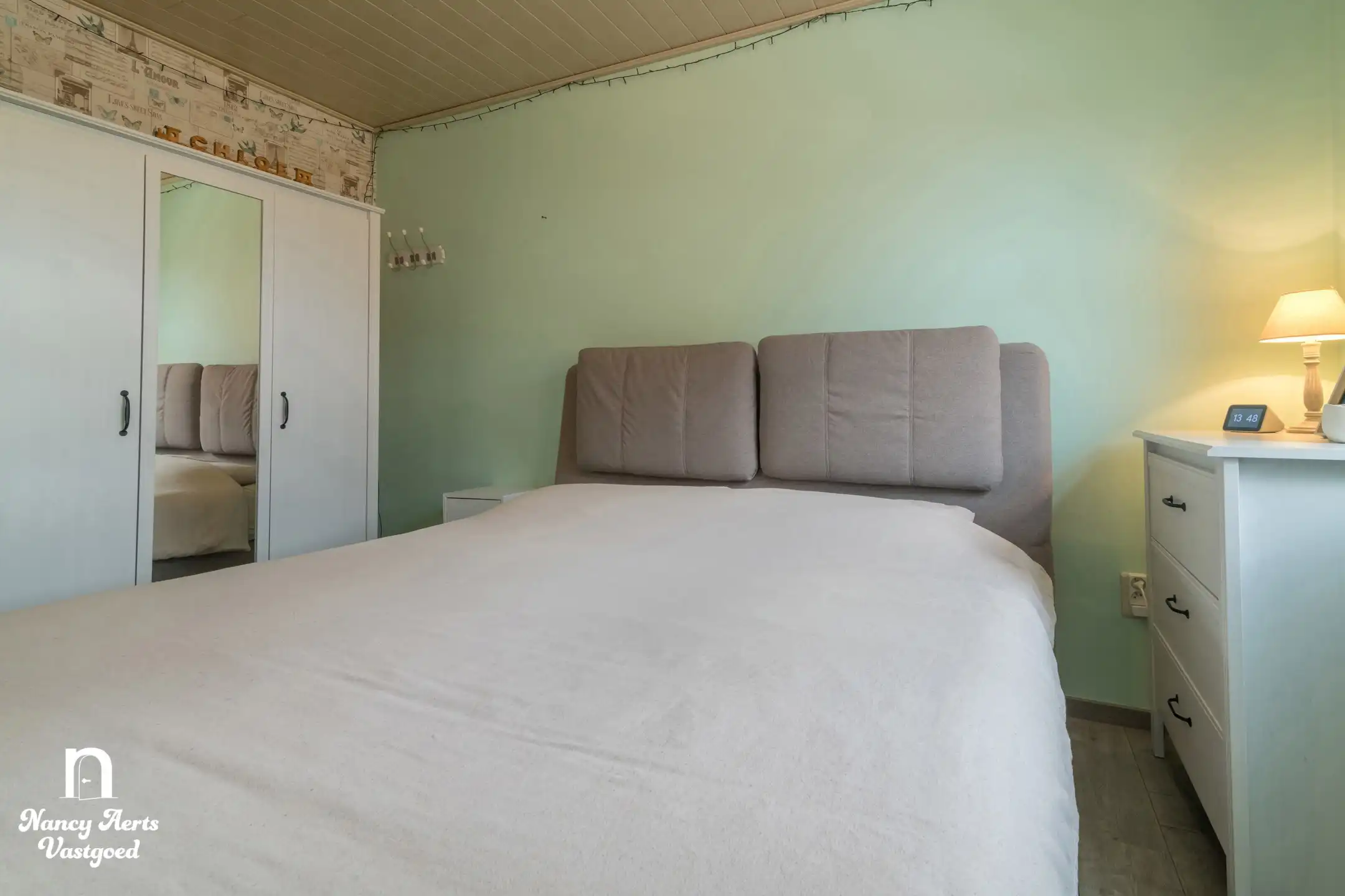 Ruime villa met praktijkruimte, kelder en zonnige tuin foto 12