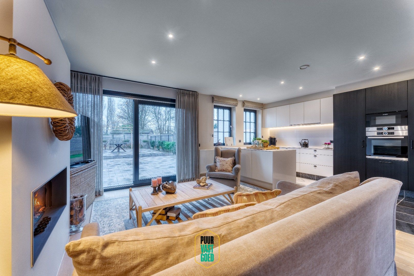 Recente, perfect afgewerkte, halfopen ruime Knokse Villa  foto 3