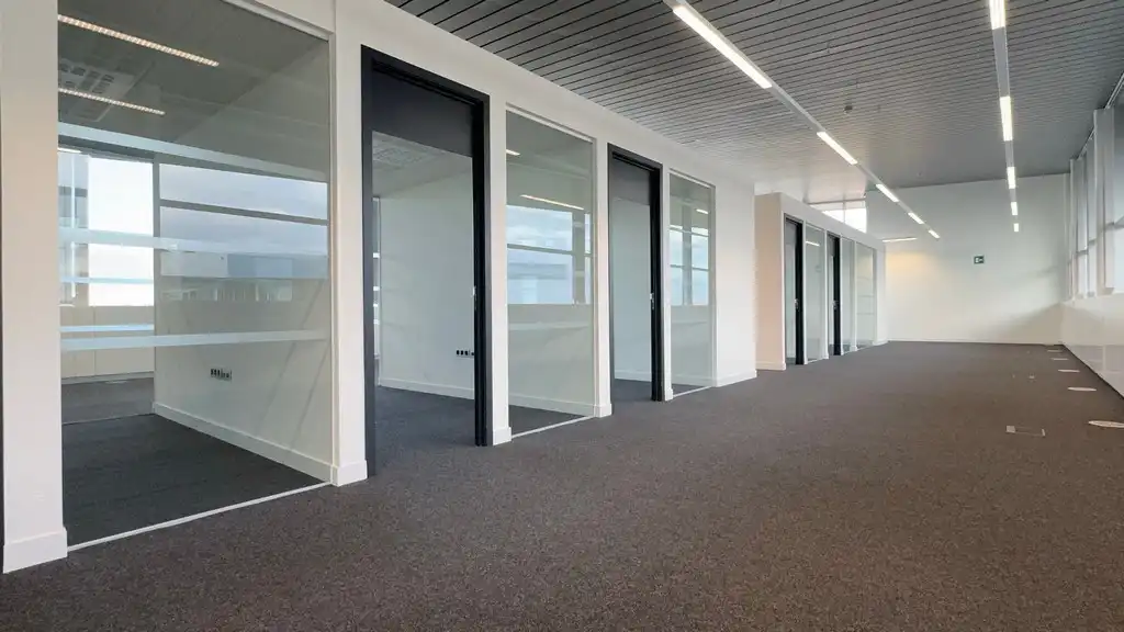 Standalone kantoorgebouw te huur langs R4 in Merelbeke-Melle foto 3