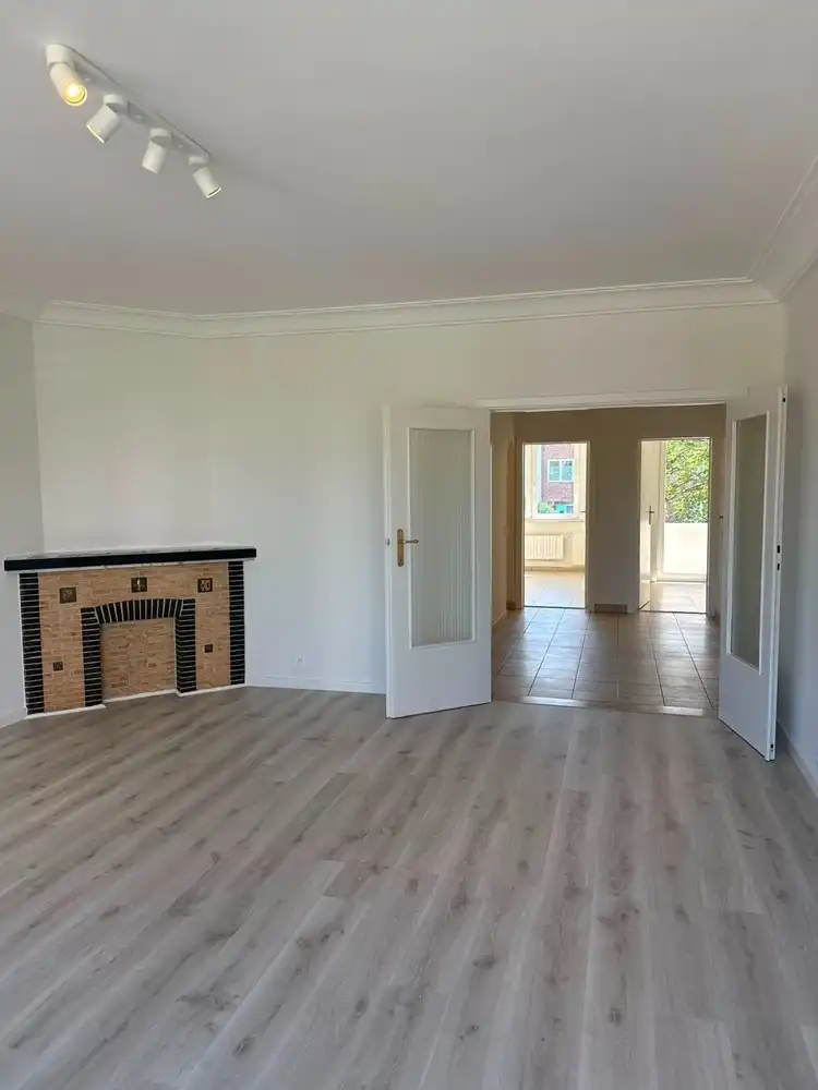 Mooi, gerenoveerd twee-slaapkamerappartement op het tweede verdiep foto 4