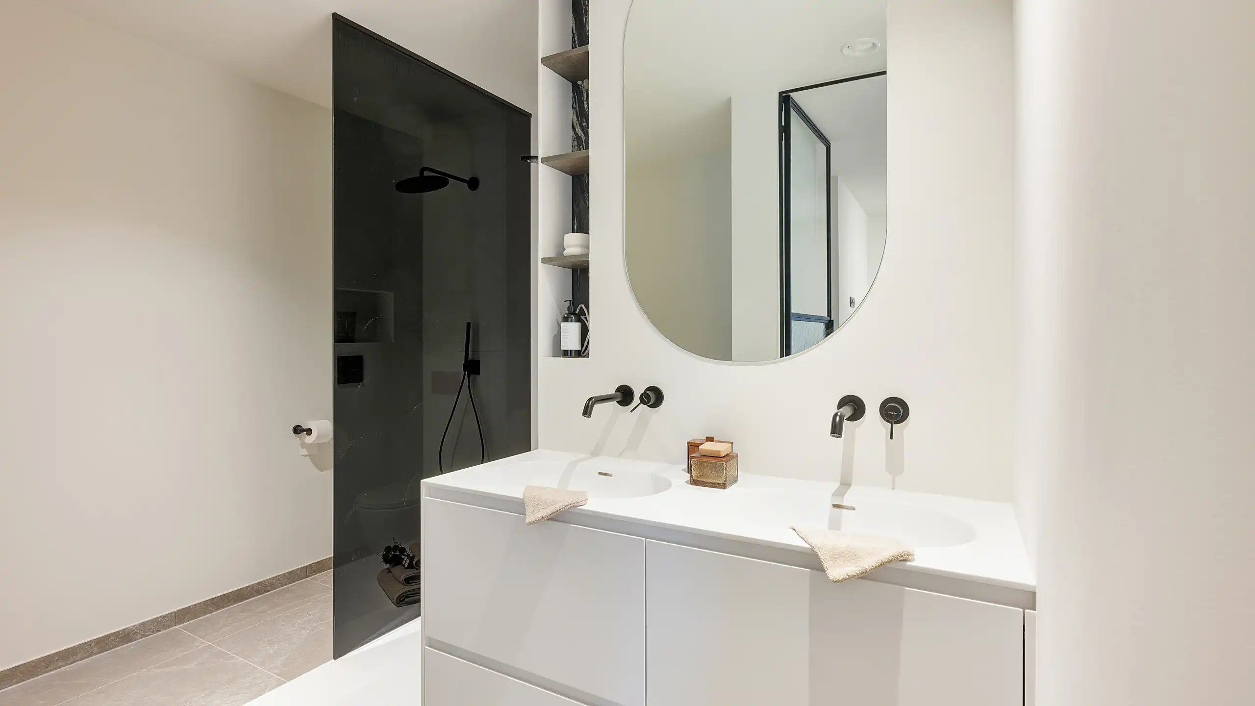 Exclusief high-end appartement in iconisch gebouw aan RBSC. foto 28