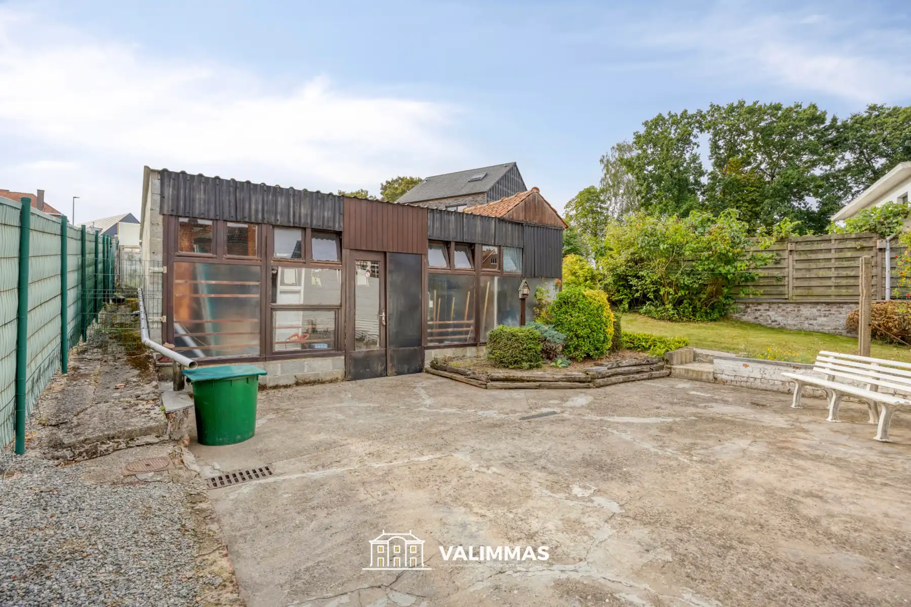 Zeer ruime vrijstaande woning met tuin, garage & bijgebouwen foto 16