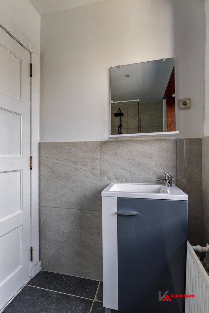 Half open bebouwing met 4 slaapkamers, tuin en garage. foto 14