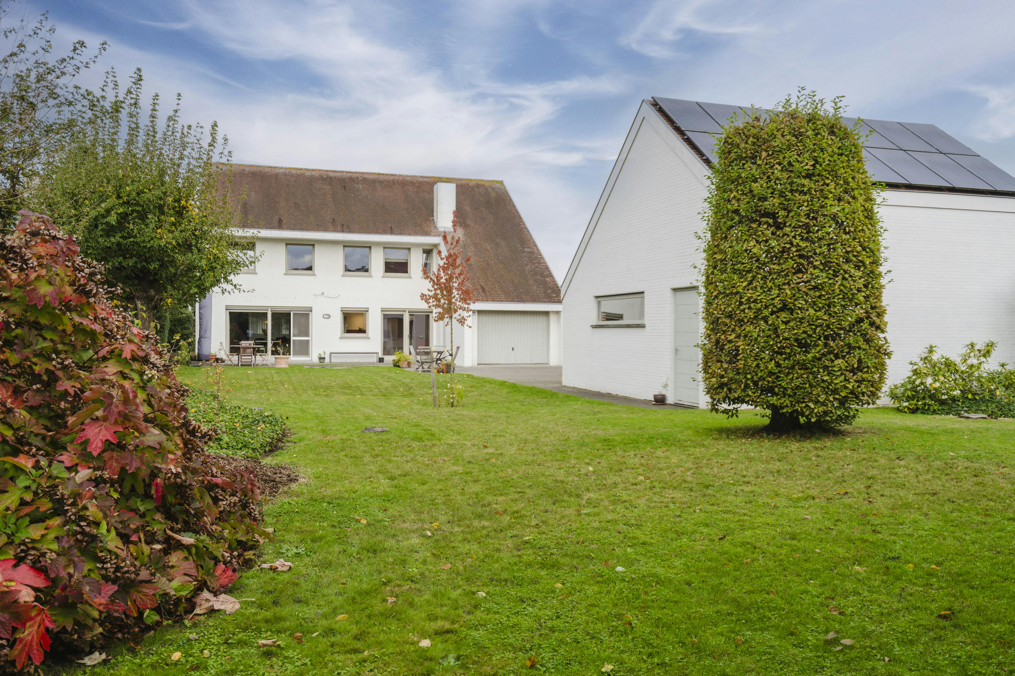 Ruime, gerenoveerde villa op 1327 m² met zuidgerichte tuin in rustige villawijk foto 24