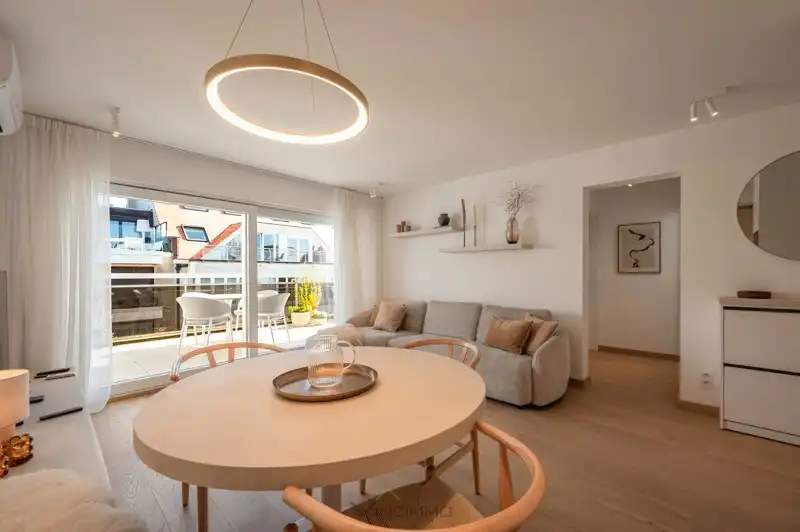 Recent gerenoveerd 2-slaapkamerappartement met terras van 20 m² foto {{pictureIndex}}