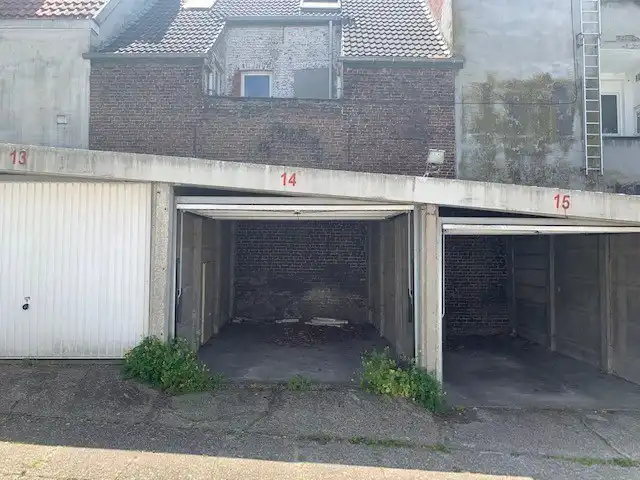 Klassieke afgesloten garagebox  te verdedigingstraat Gent  foto 5
