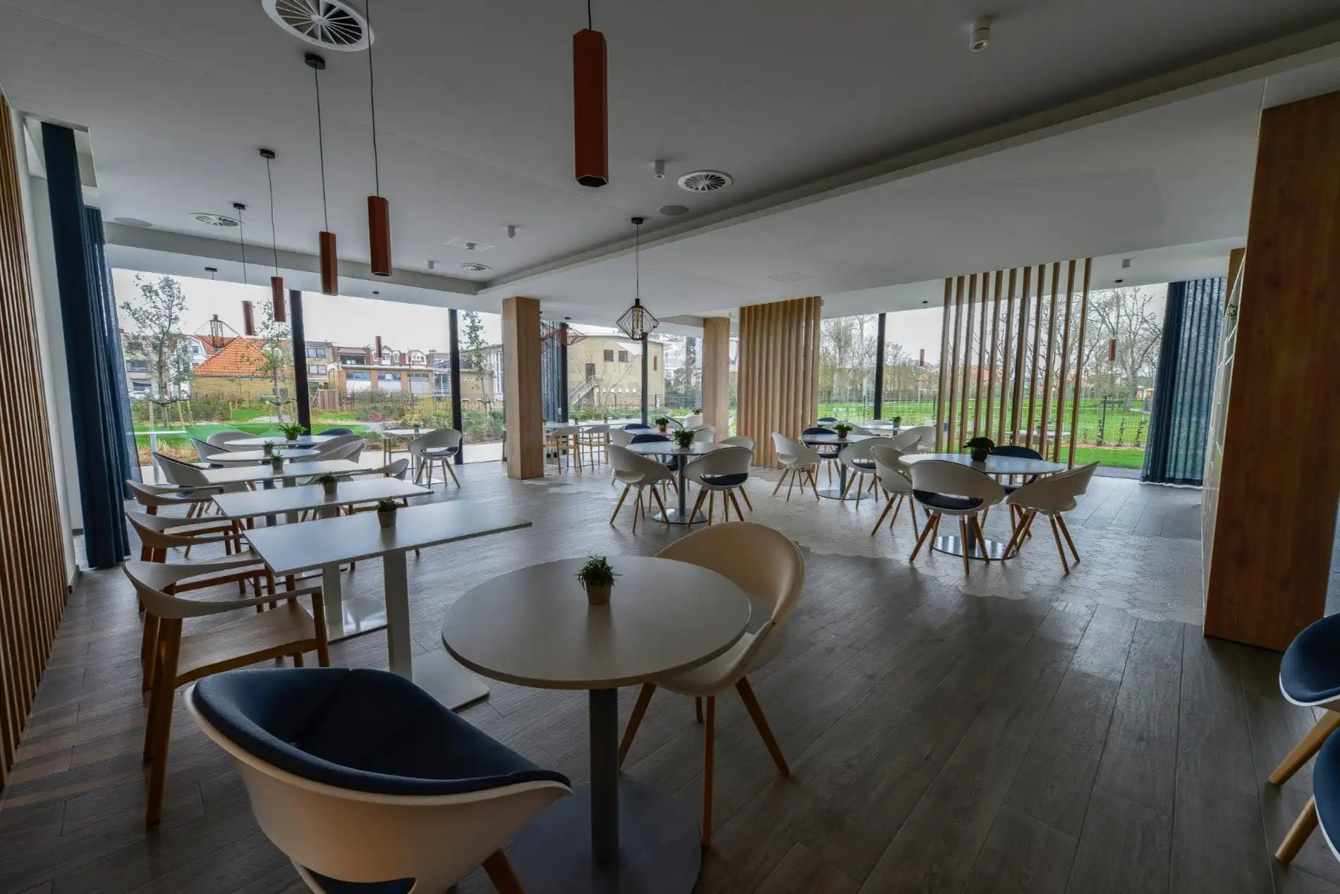 Recent app.  (assistentiewoning) met ruim terras centrale ligging vlakbij het Zegemeer, de Lippenslaan en Scharpoord.  foto 23