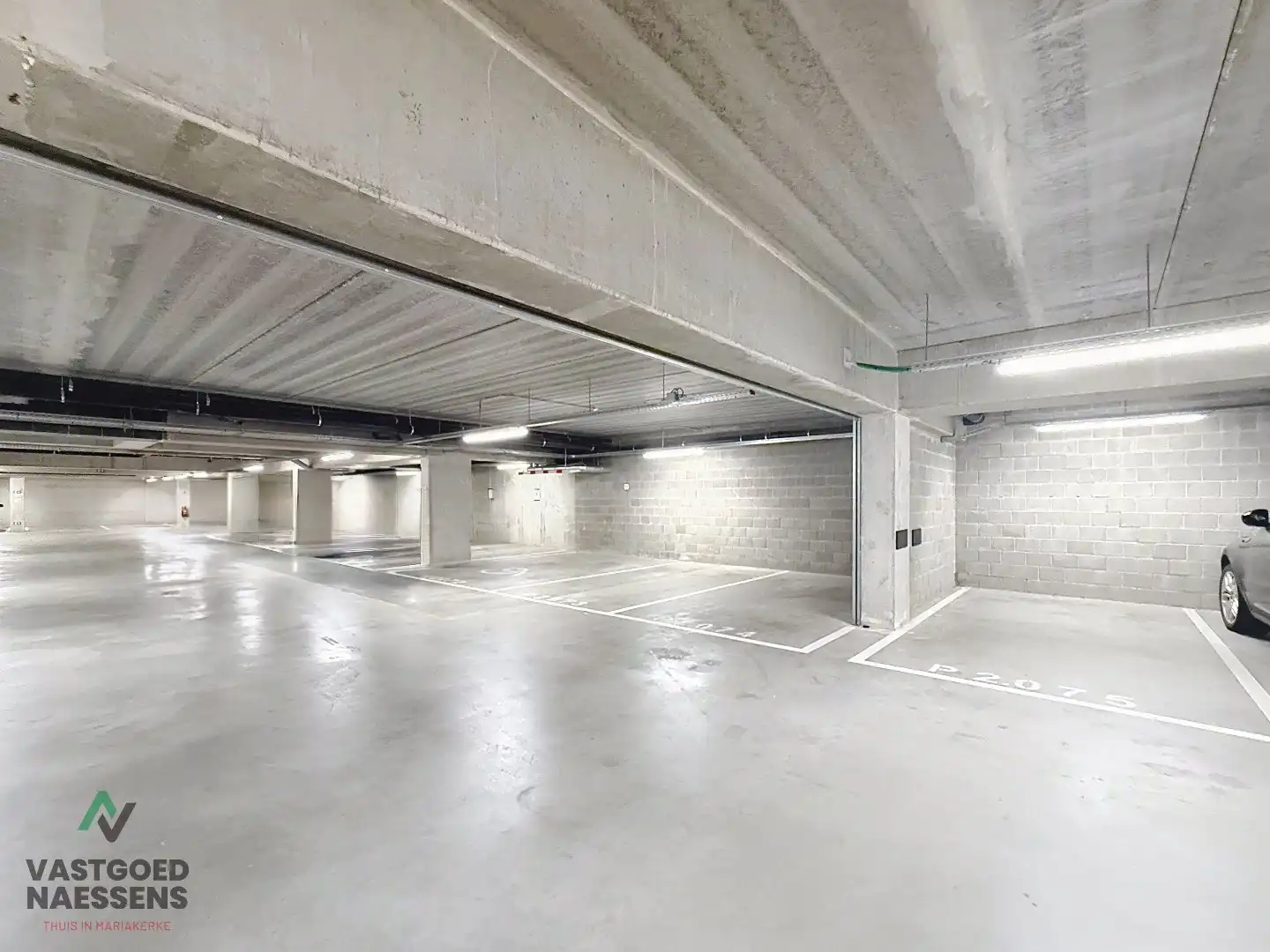 AUTOSTAANPLAATS VLAKBIJ ZEEDIJK foto 2