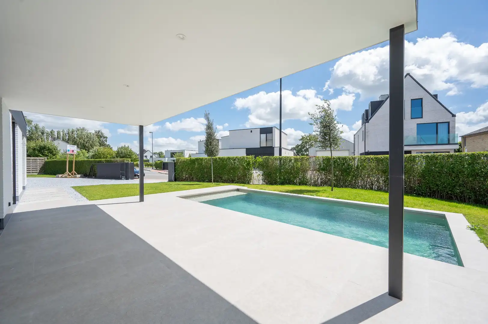 Prachtige nieuwbouw villa met 5 slaapkamers gelegen in een rustige residentiële omgeving vlakbij het centrum. foto 9