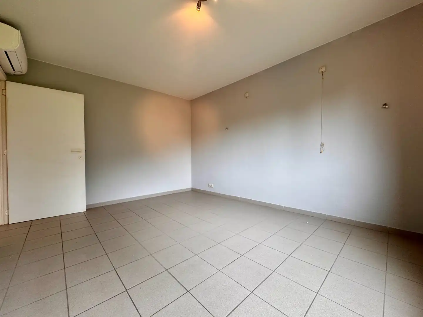 Ruim en lichtrijk appartement met 3 slaapkamers in Koolskamp foto 12