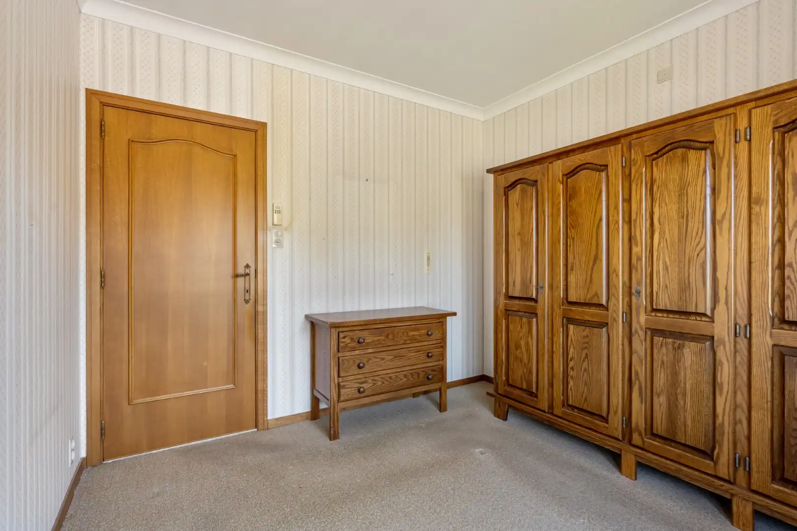 Gelijkvloerse gezinswoning op een ruim perceel van 9a51ca op een rustige locatie met uitzicht op achterliggende weilanden!  foto 14