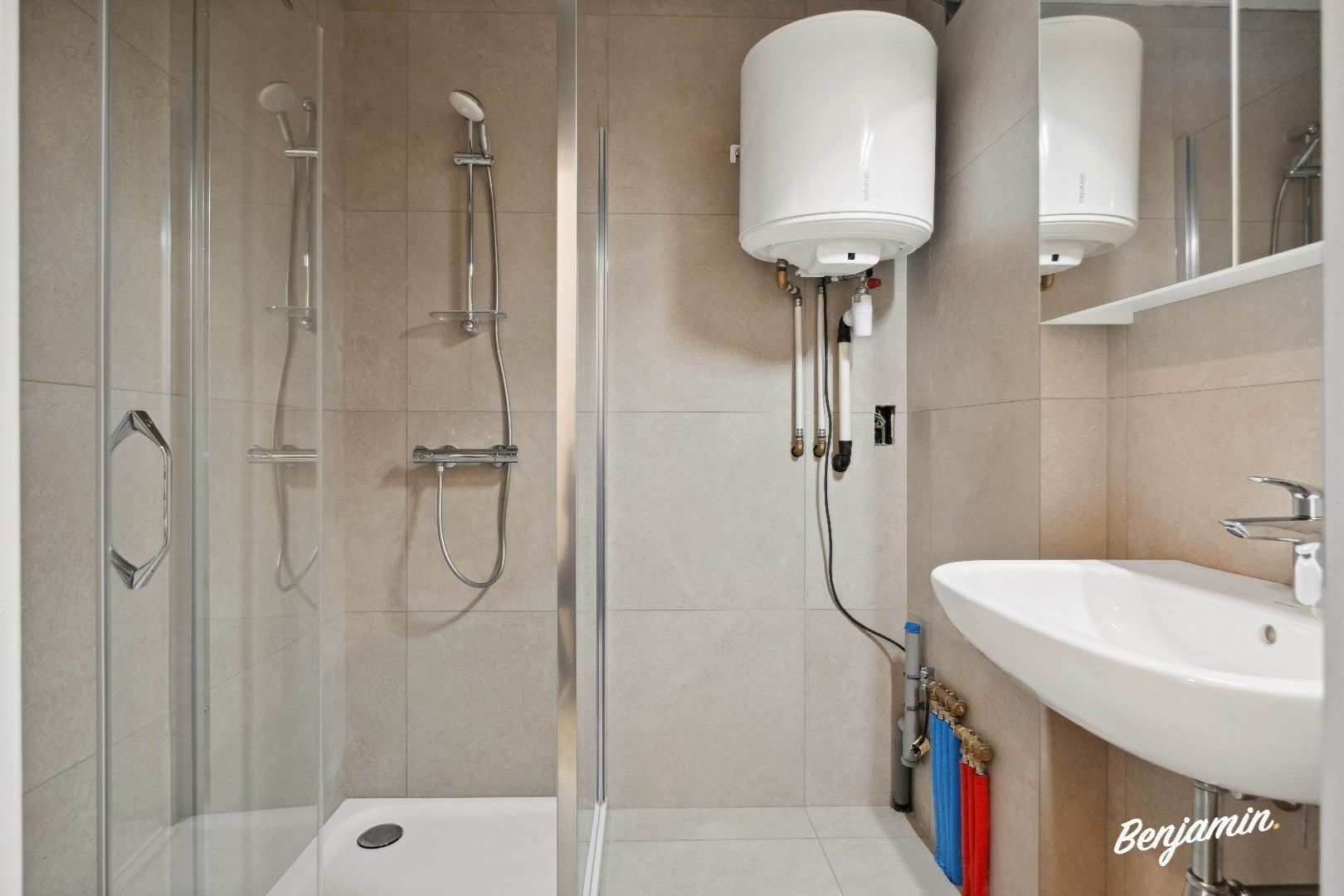 Instapklaar appartement met 2 slaapkamers, balkon en berging op centrale ligging in Oostende foto 8