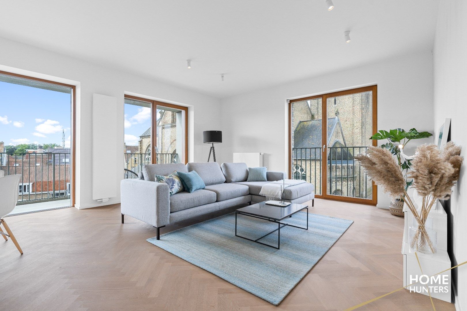 Luxueus appartement met zonnig terras in het hart van het historische stadscentrum van Ieper foto {{pictureIndex}}