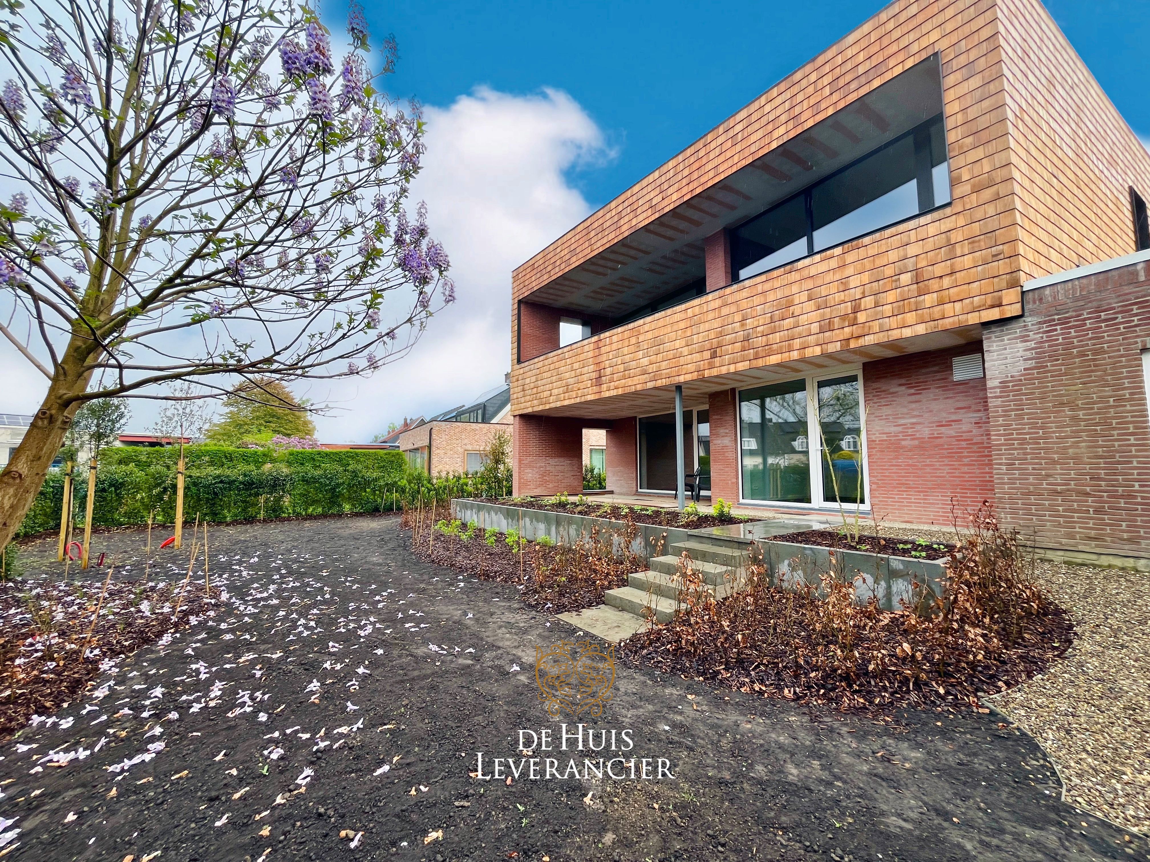 Vernieuwbouwde BEN Loft-villa te huur in Kontich foto {{pictureIndex}}