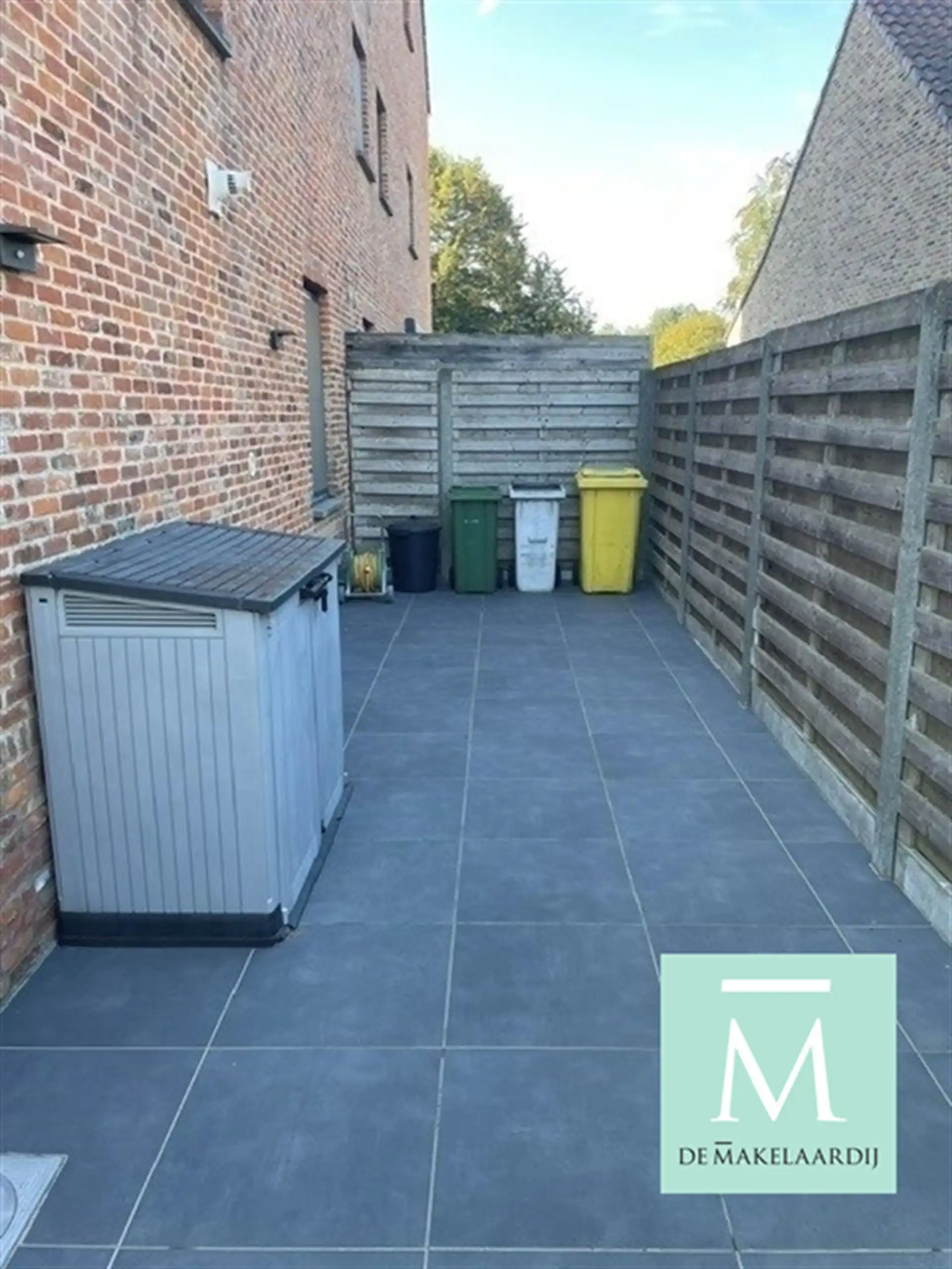 Uiterst verzorgd gelijkvloers 2-slaapkamer appartement, ruim terras met tuin en carport! foto 9