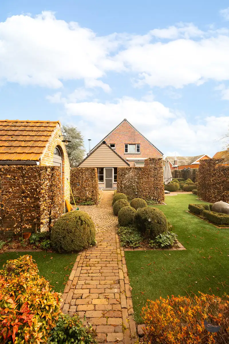 Prachtige vrijstaande villa in rustige omgeving foto 4
