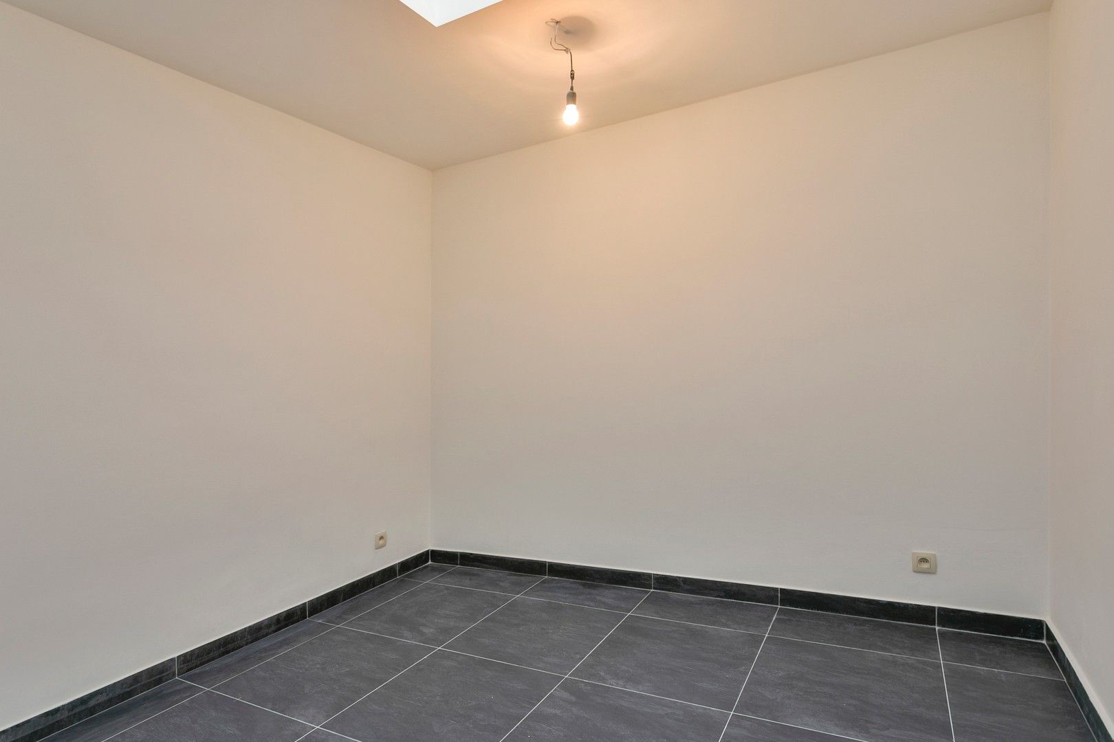 Vernieuwd, ruim appartement vlak bij centrum van Brasschaat foto 12