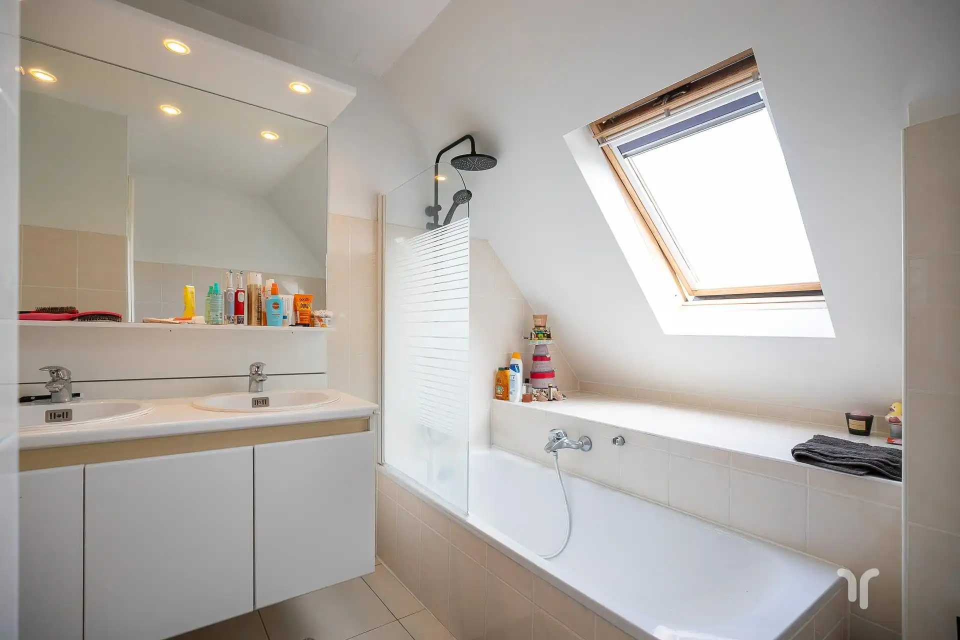 Instapklaar appartement met 3 slaapkamers. foto 8
