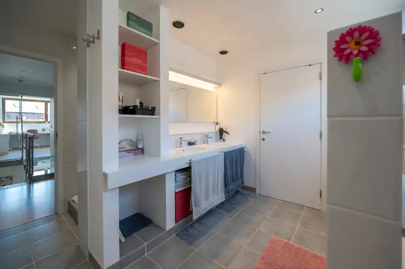 Moderne lumineuze, energiezuinige woning, instapklaar, mooie tuin! foto 18