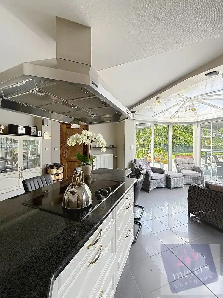 Exclusieve woning met zwembad en 1,2 ha privéterrein in Alken foto 9