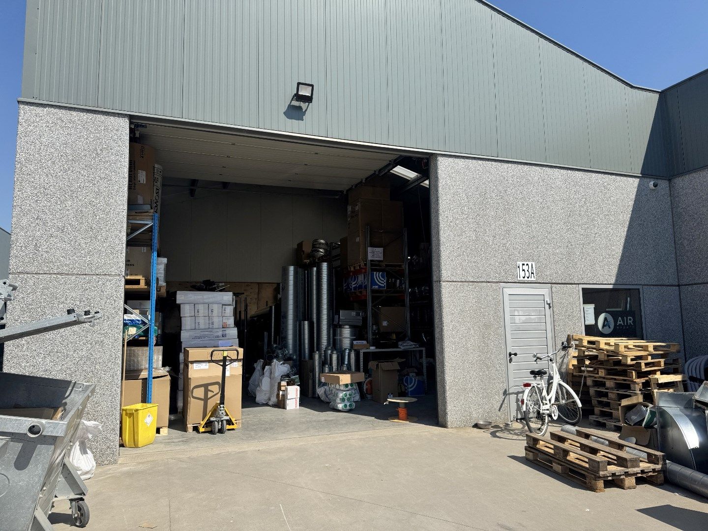 Opslagruimte van 265 m² met vlotte bereikbaarheid te huur in Gullegem foto {{pictureIndex}}