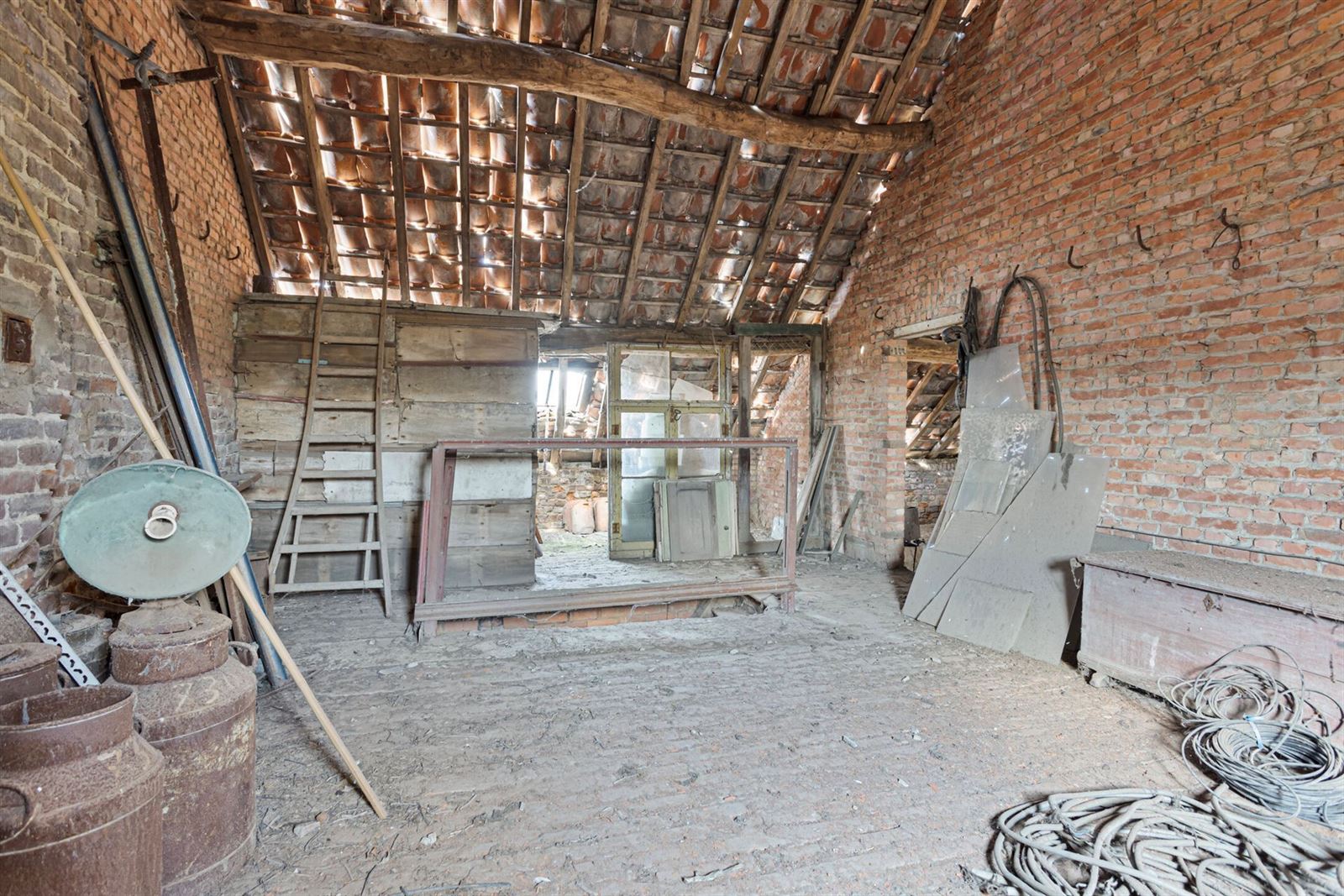 Te renoveren woning met schuur en loodsen  foto 19