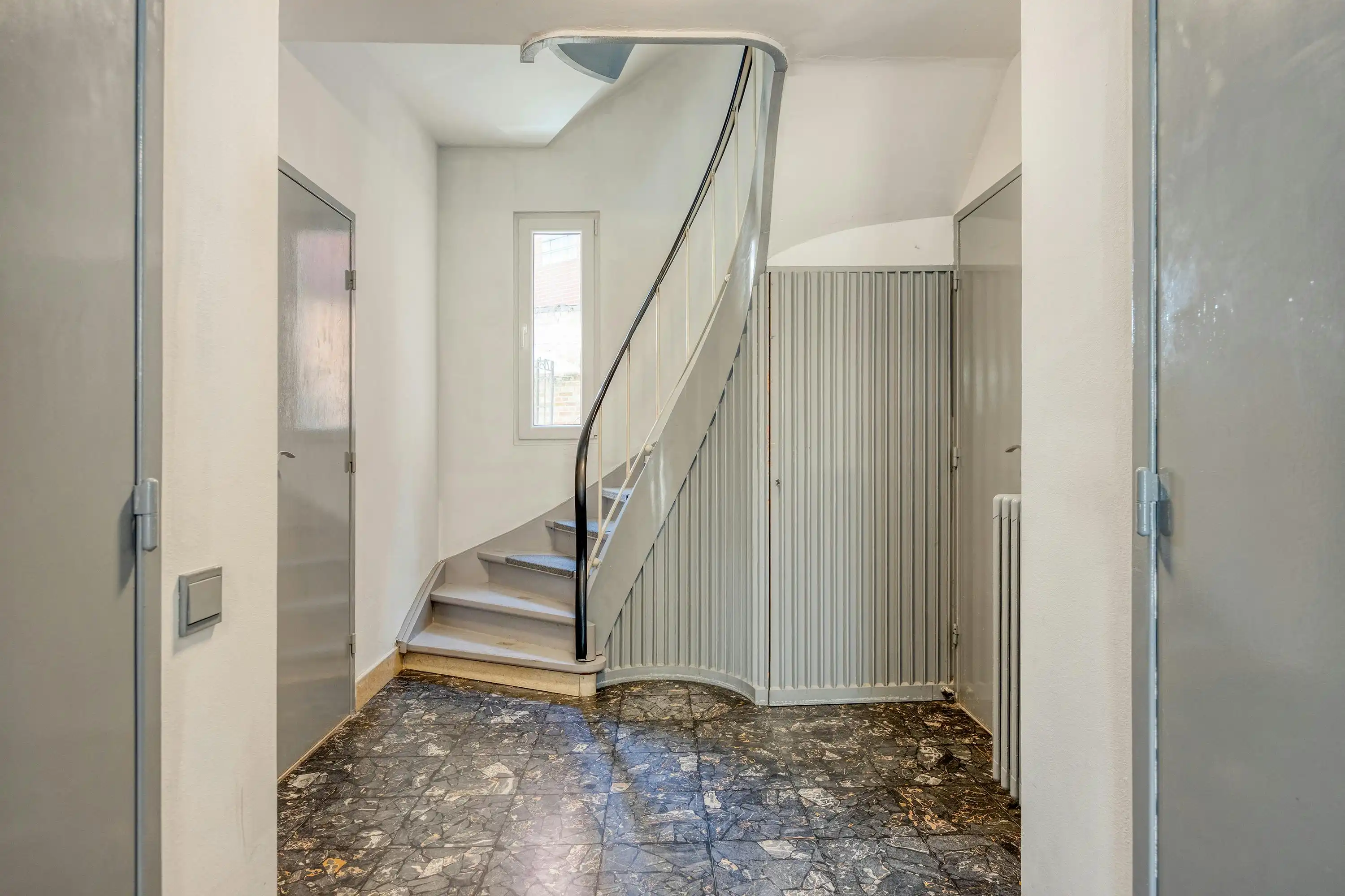 Huis met 5 slaapkamers, tuin en 2 garages te koop in 2020 Antwerpen foto 3