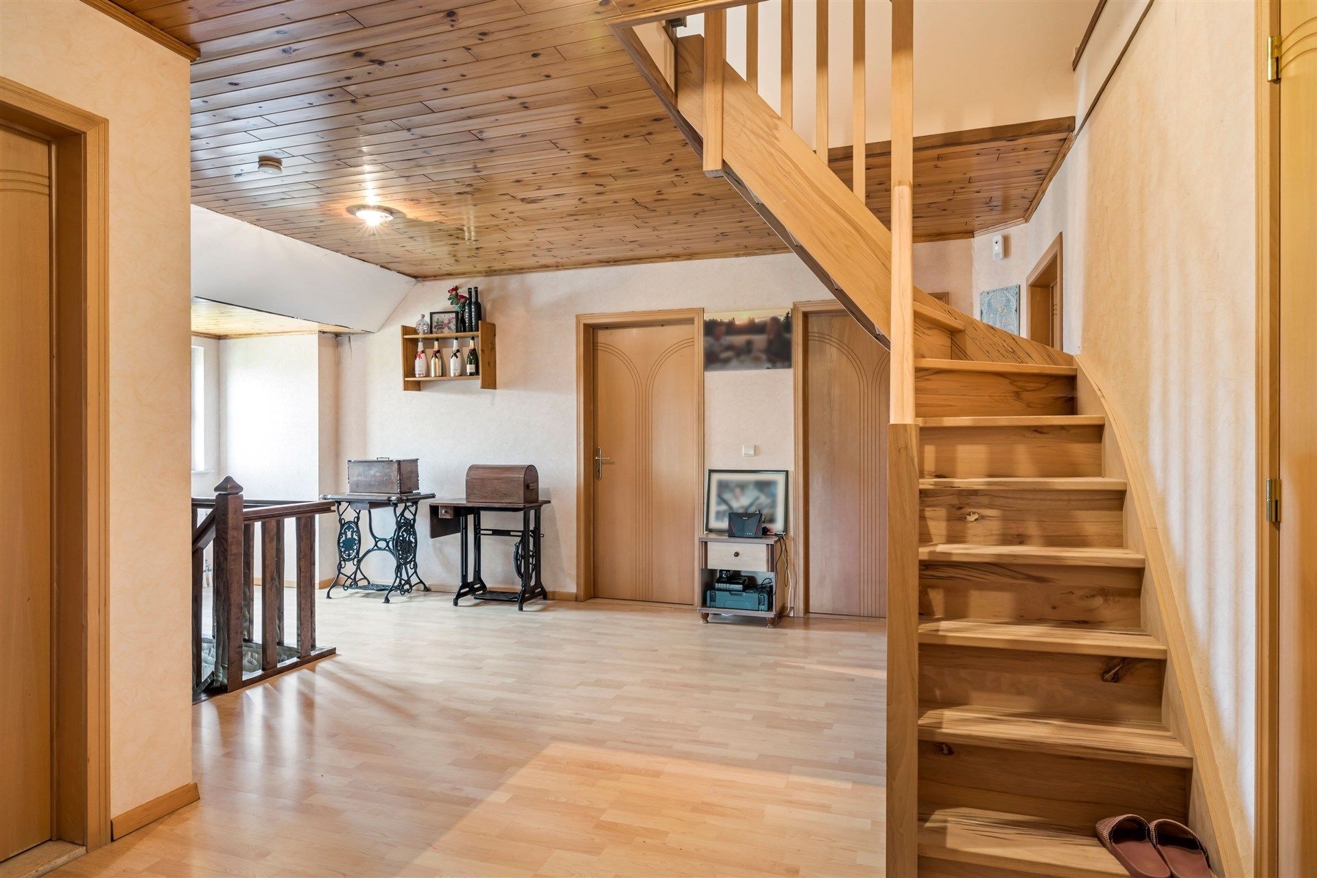 Ruim opgezette, landelijke woning met aangename tuin, 6 slaapkamers en een ingerichte woonstudio op de 2e verdieping foto 17